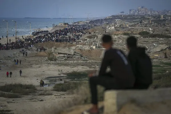 displaced Gazans returning to their destroyed homes