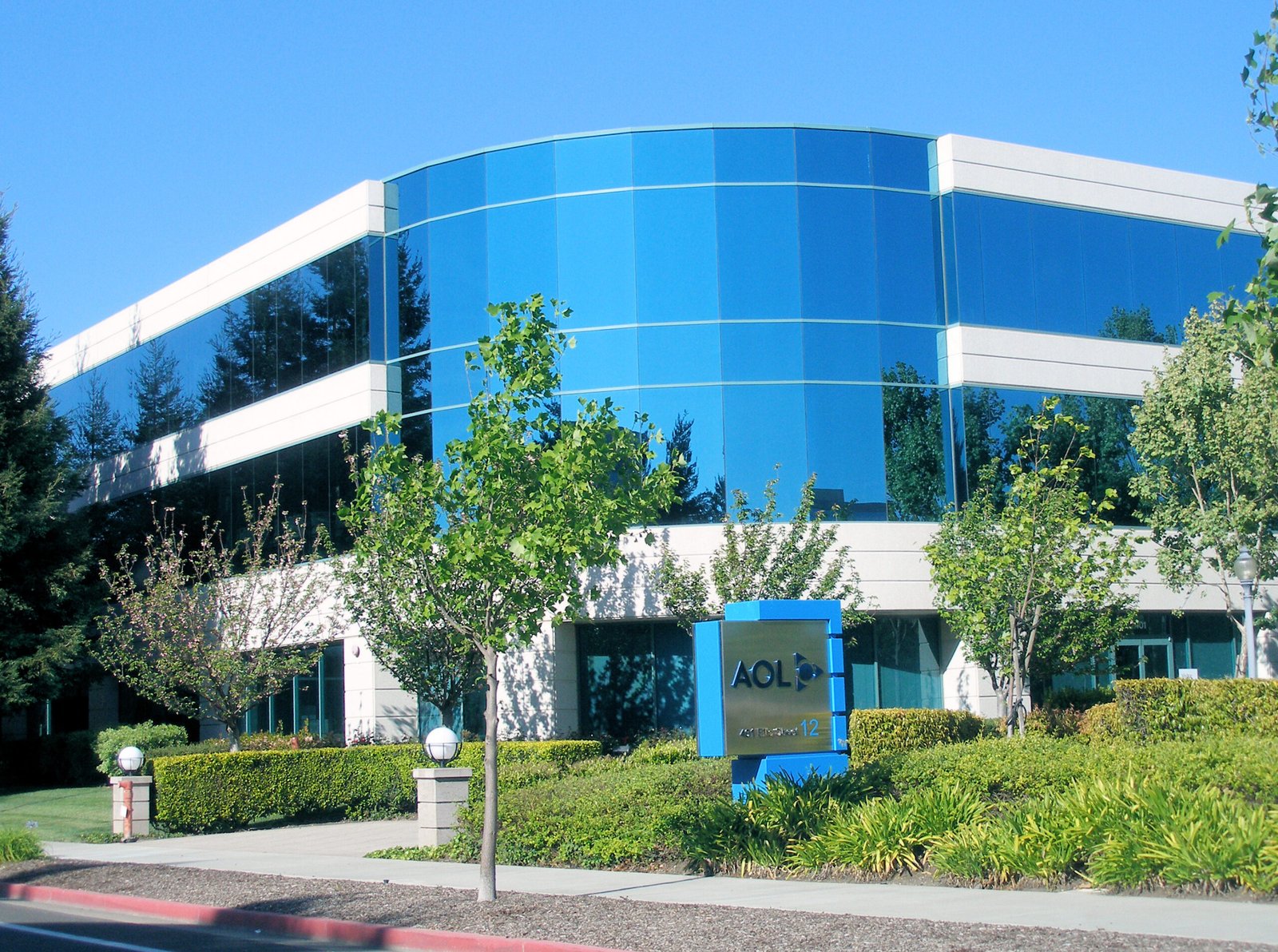 Silicon Valley corporate office showing minimalist architecture and whiteboards